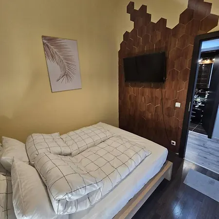 Apartment Gold Leaf In The Center