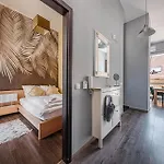 Gold Leaf In The Center Apartmán *